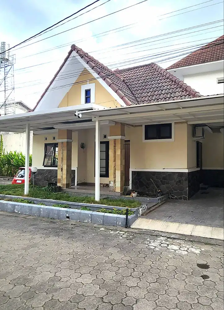 Rumah Hook Cakep di Perumahan Taman Kuantan