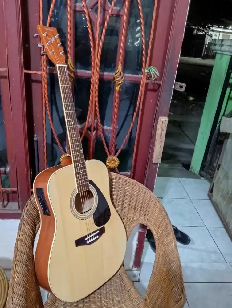 Gitar akustik elektrik Yamaha f310 natural jumbo tanam besi