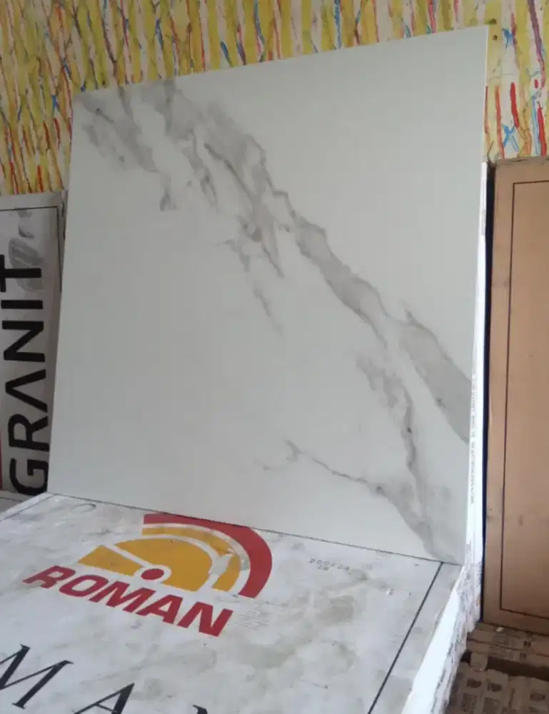 Granit ukuran 80x80 roman