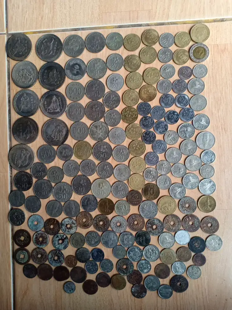 Uang koin kuno koleksi pribadi