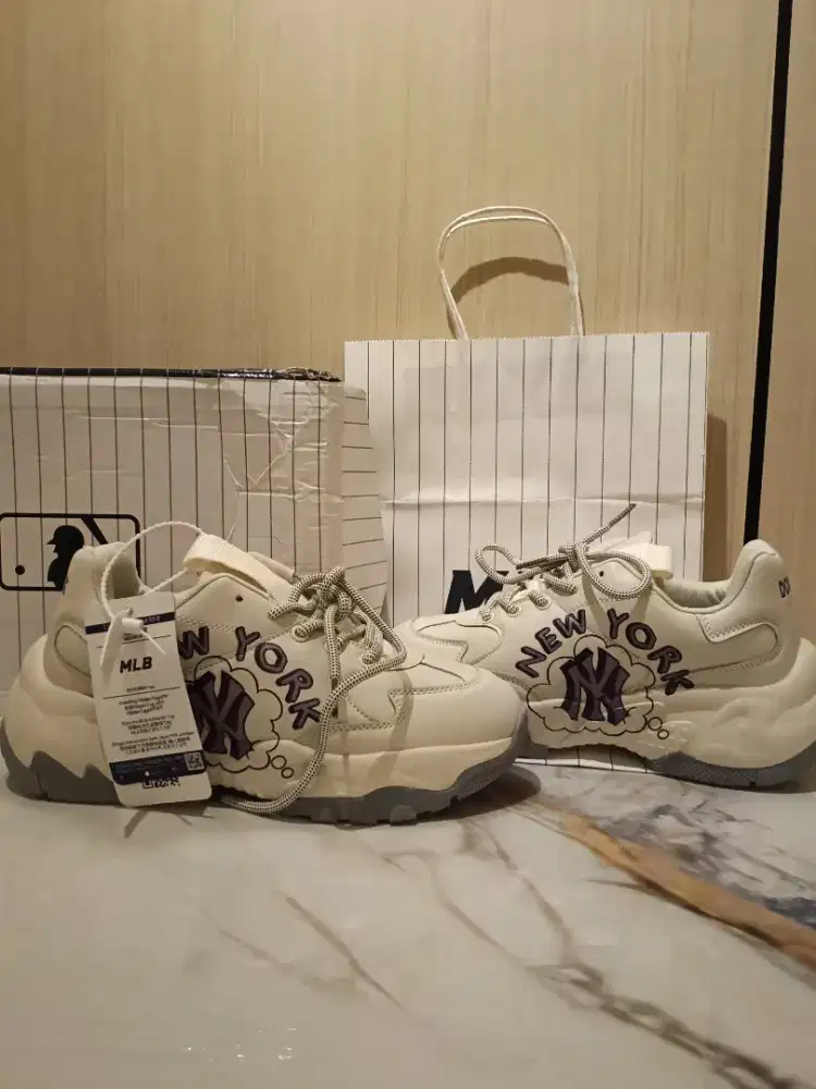 Jual sepatu mlb masih baru