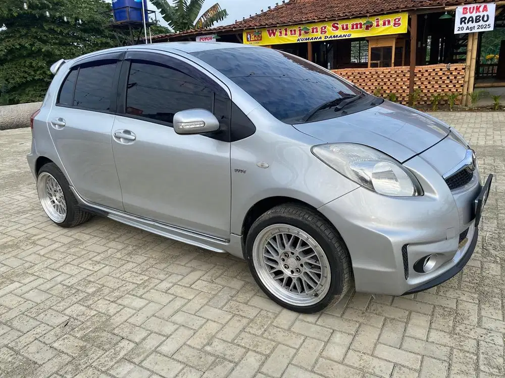 Toyota yaris 2012