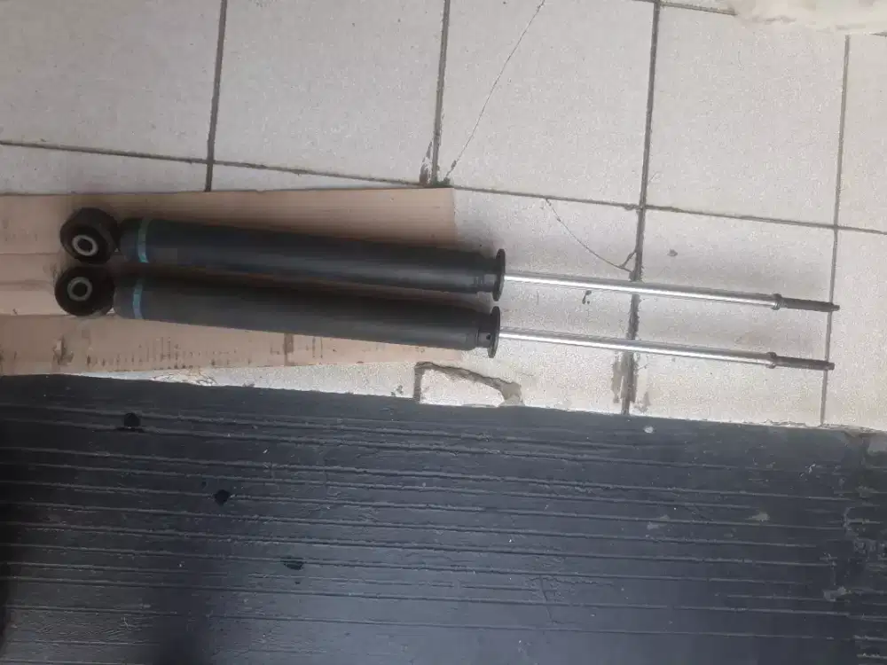 Shockbreaker belakang agya original tahun 2015