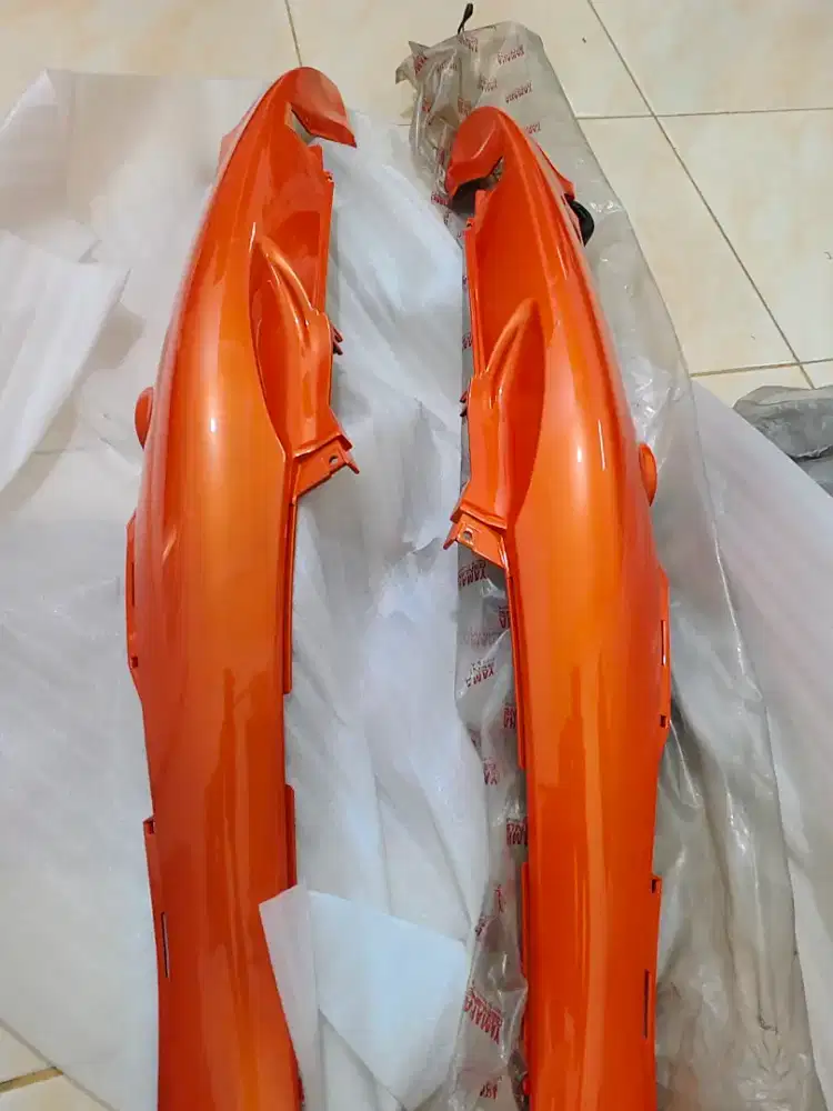 Cover body R/L yamaha Jupiter Z kode 5LL warna orange NOS