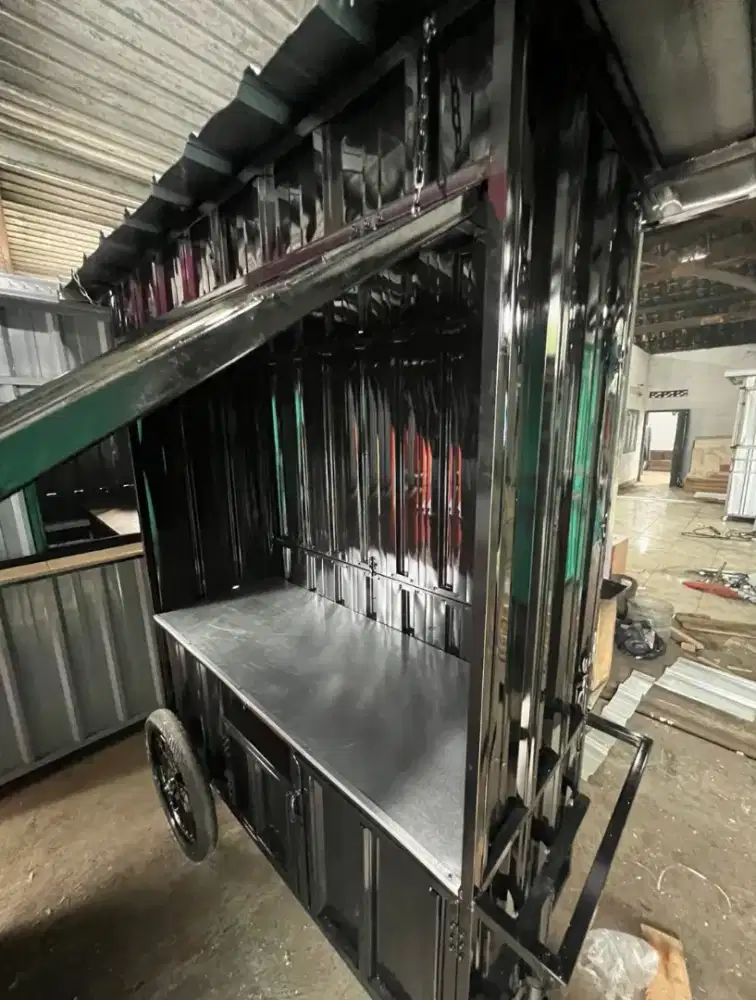 Gerobak Semi Container berwarna Hitam
- Ukuran 150cmx60cm