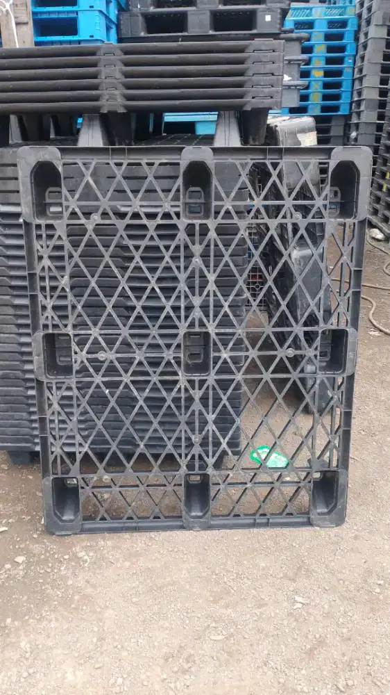 Pallet plastik tatakan barang