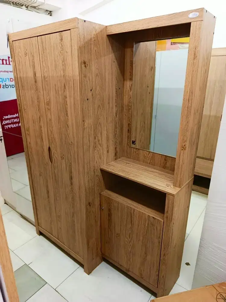 Lemari beserta meja rias