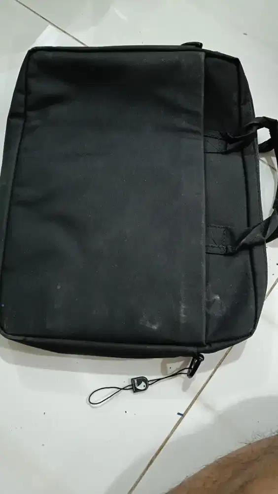 Tas hitam laptop