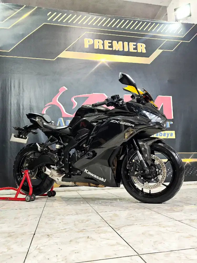 Zx25r 4cilinder km.8rb Black glossy super mewah.Anugerah motor rungkut