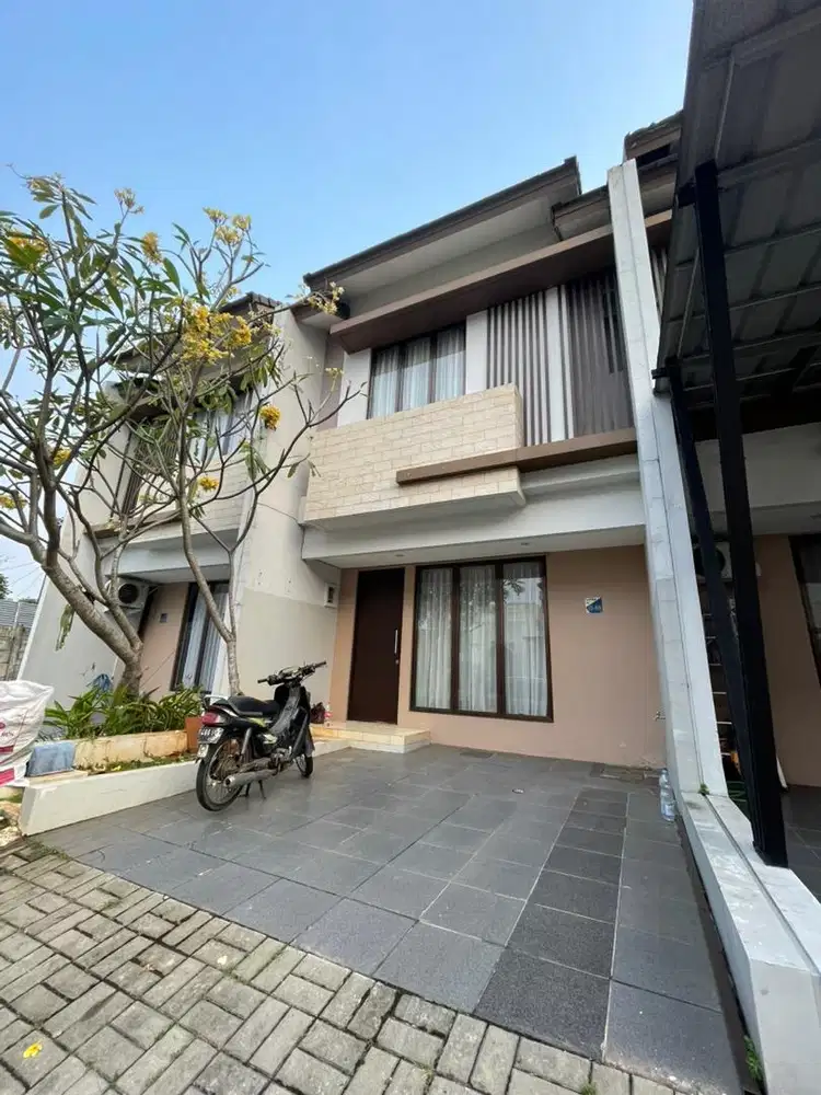 Disewakan Rumah 2 Lantai Viola Residence