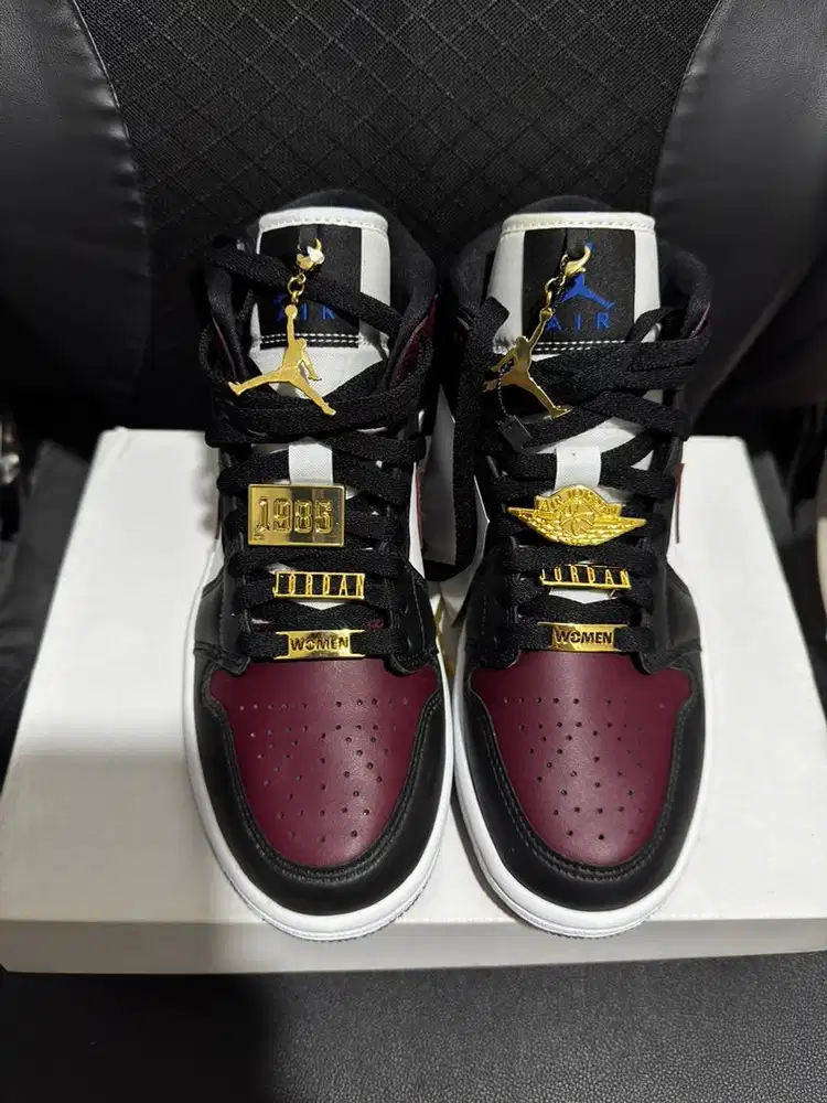 NIKE AIR JORDAN 1 MID BEETROOT BURGUNDY FEARLESS GOLD PENDANT