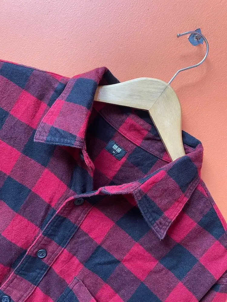Kemeja Uniqlo Red and Black Heavy Square