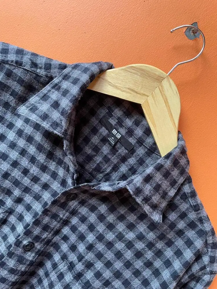 Kemeja Uniqlo Gray and Black Square