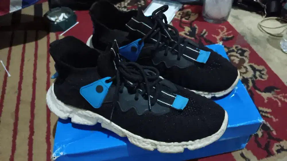 Sepatu Sneakers Slip on Dr Kevin