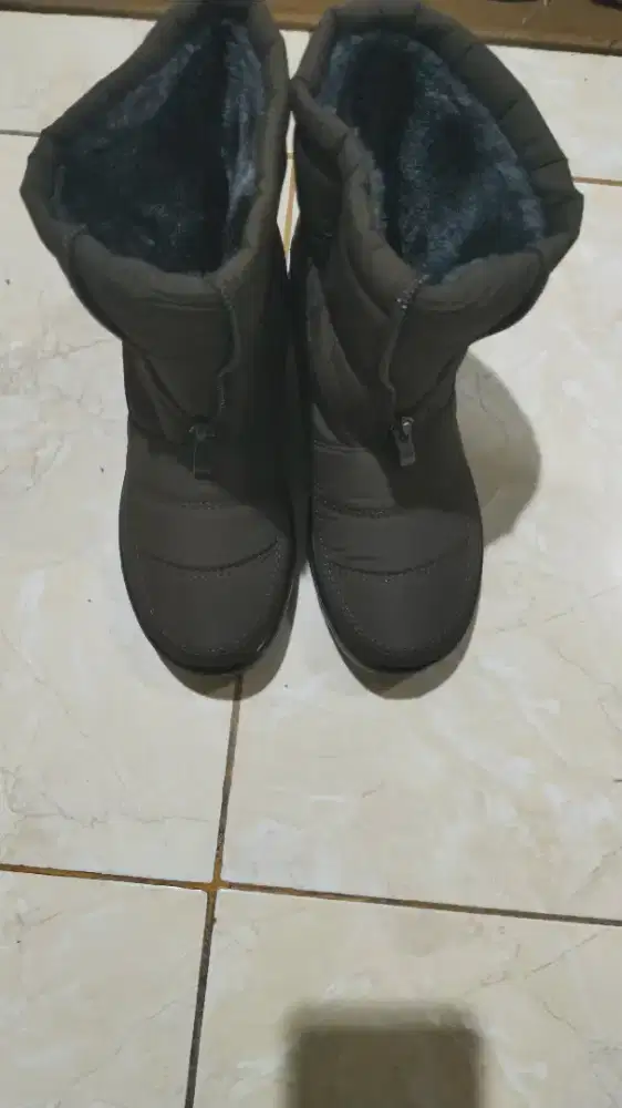 Sepatu Bot Salju Uk. 36 warna Krem