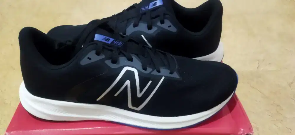 Sepatu New Balance Biru M411