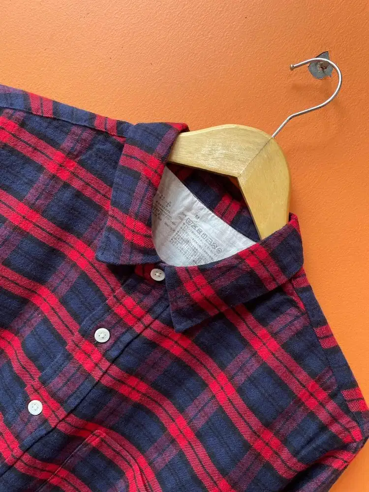 Kemeja Muji Navy and Red Square