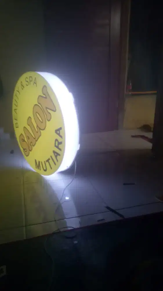 Jasa reklame neon box huruf timbul