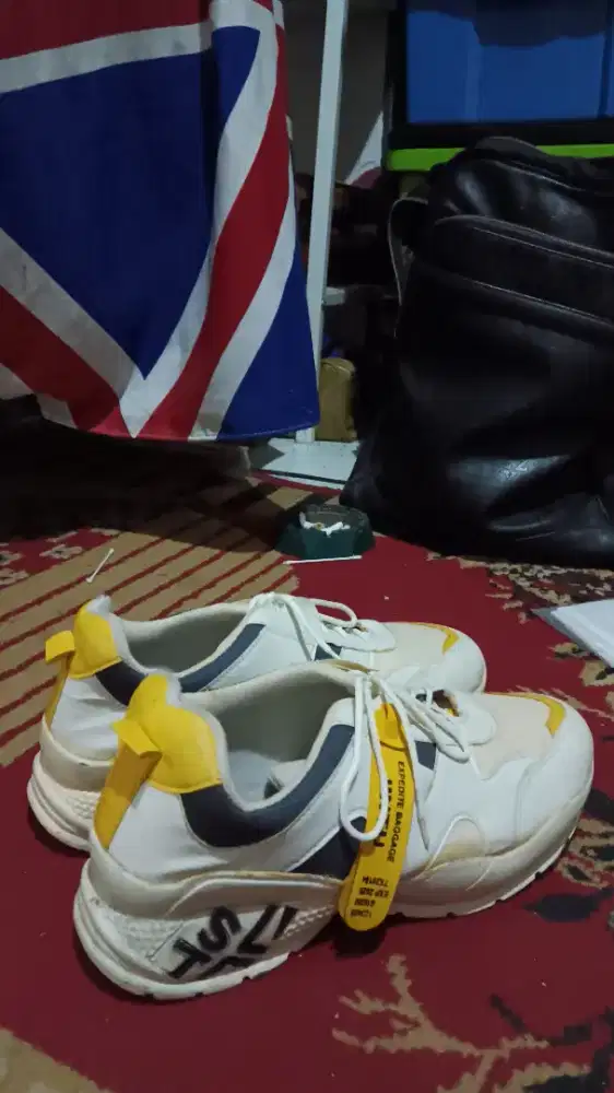 Sepatu Sneakers Running Fashion