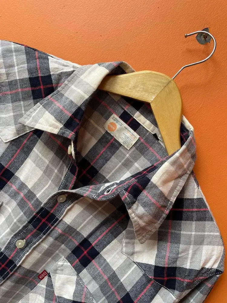 Kemeja Edwin Gray and Navy Square