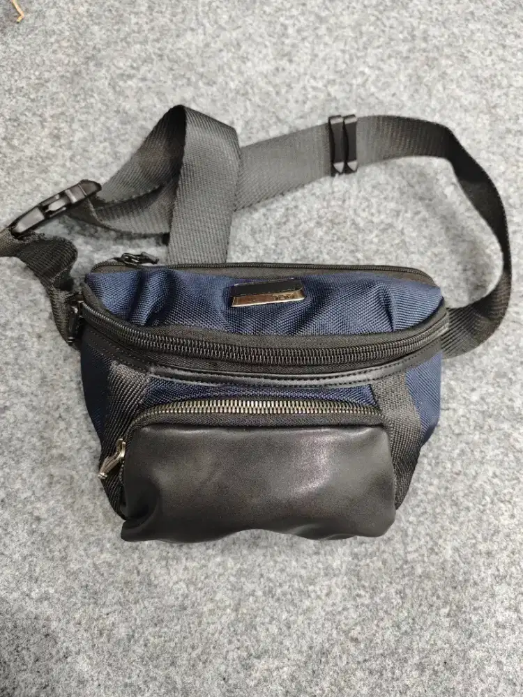 Tas pinggang/WB brand Tumi