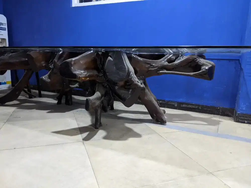 Meja kaca tebal. Ukurang 3 x 1,5. Meter