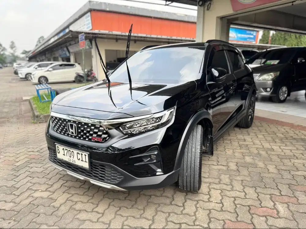 Honda WRV RS AT 2023 Hitam DP 10 Juta