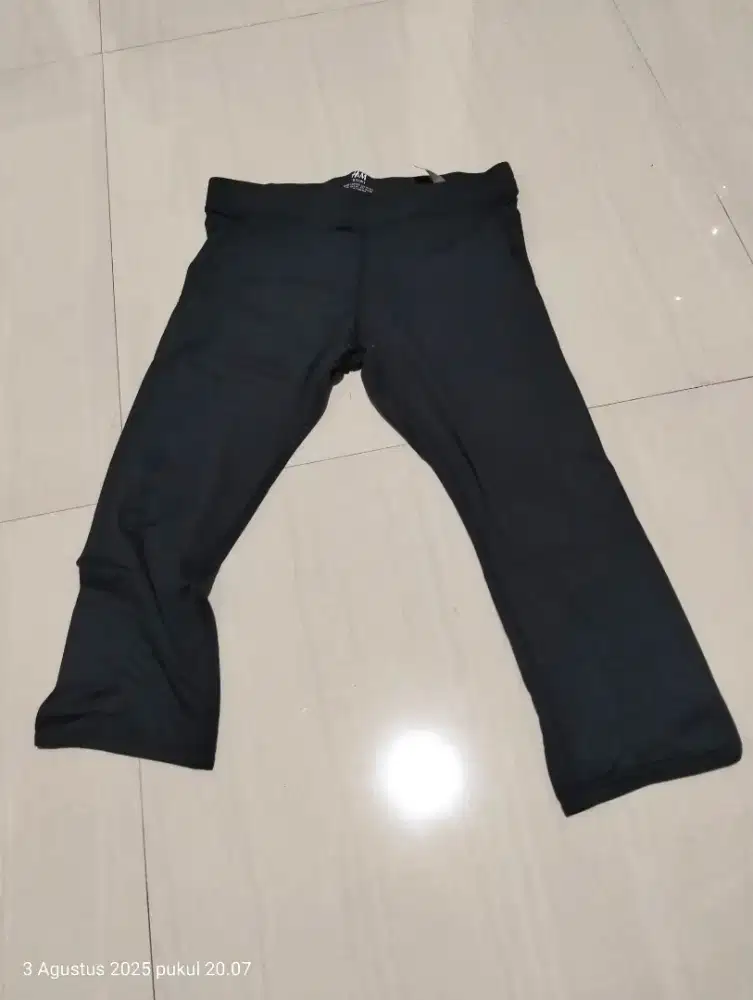Celana leging hitam