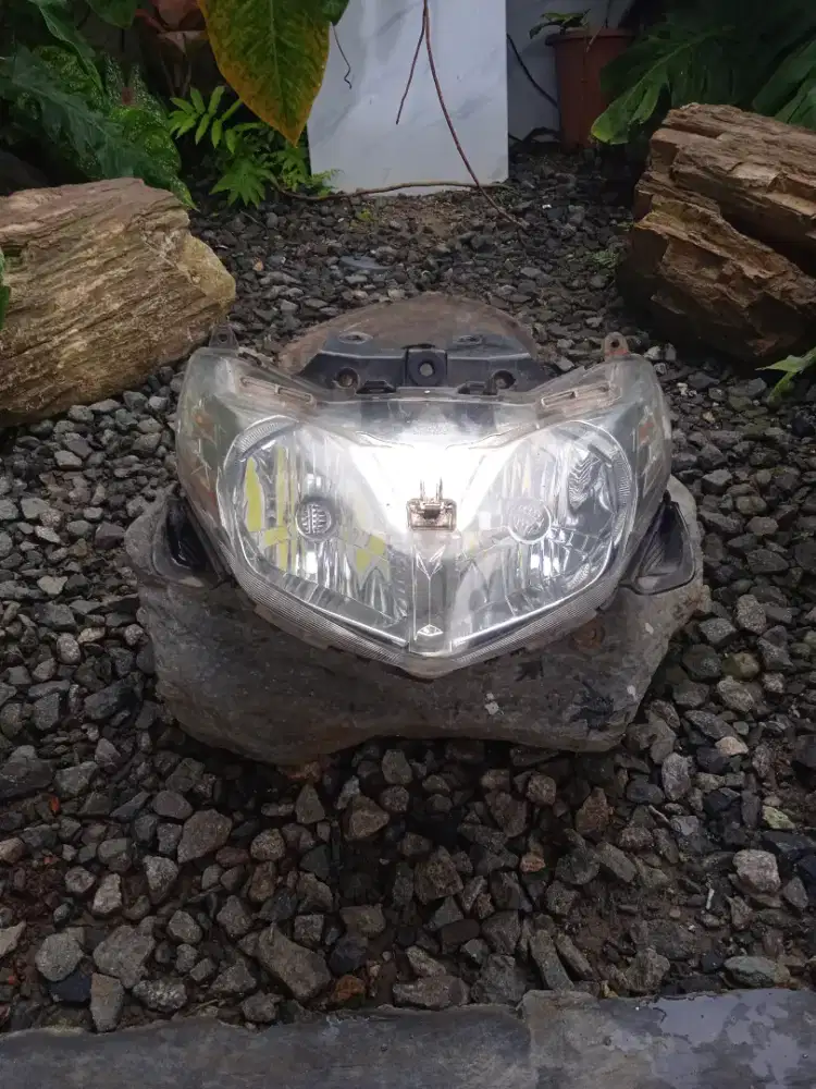 Reflektor/Lampu set depan Xeon RC