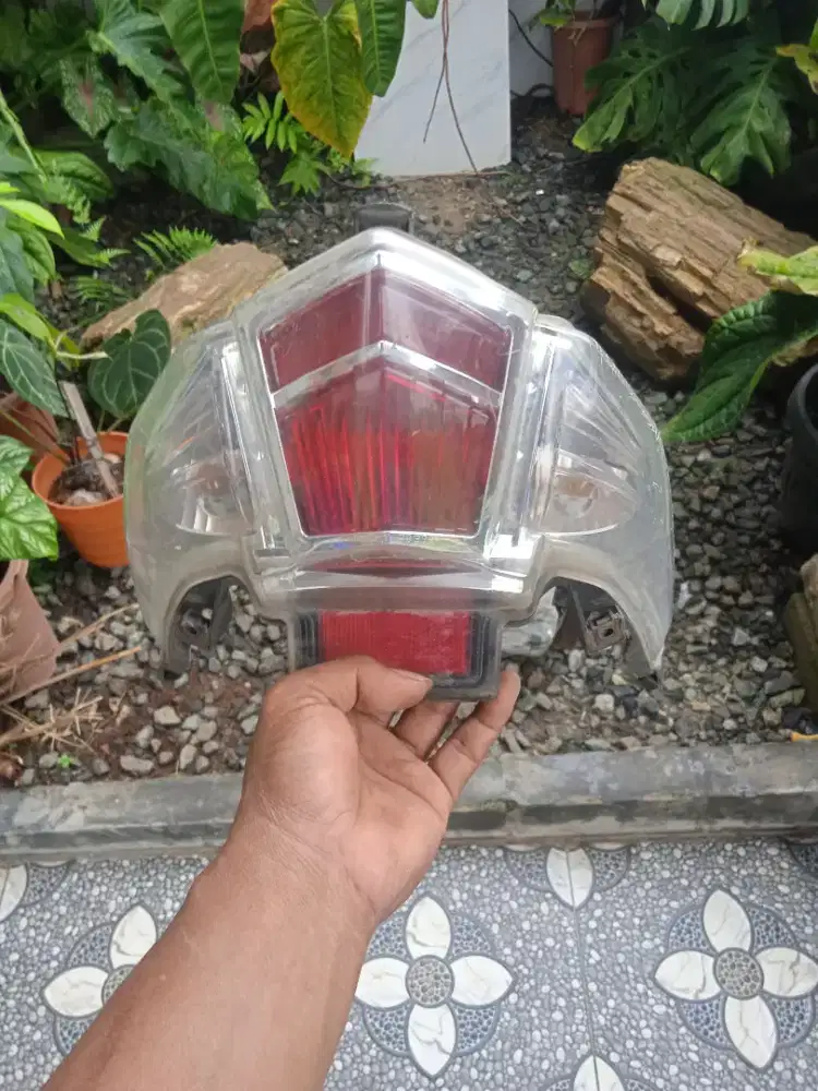 Lampu/Reflektor Belakang Xeon RC