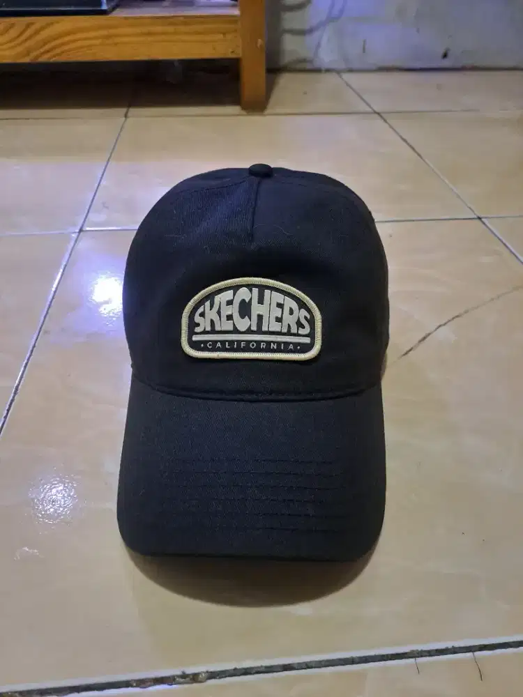 Topi skecher black