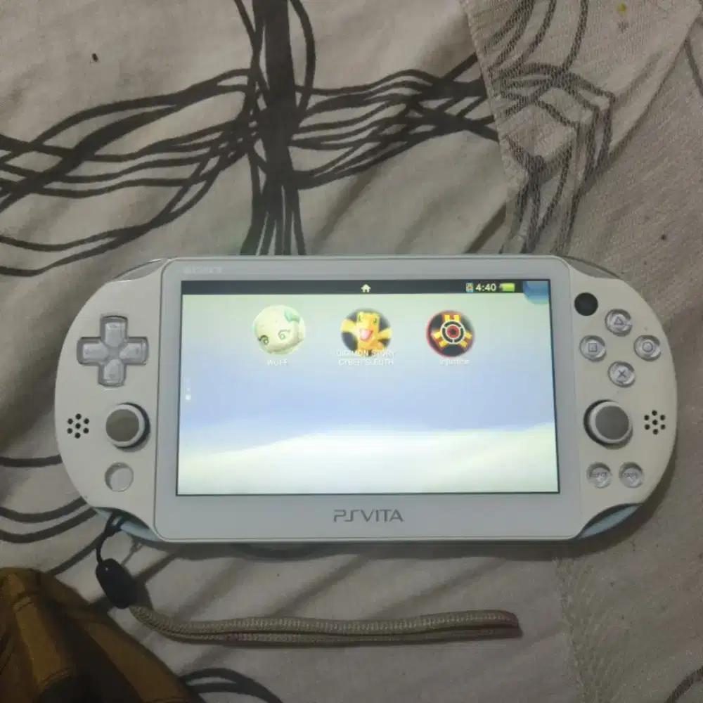 PS Vita slim 2000 normal layar aman baterai awet ada game Vita ORI