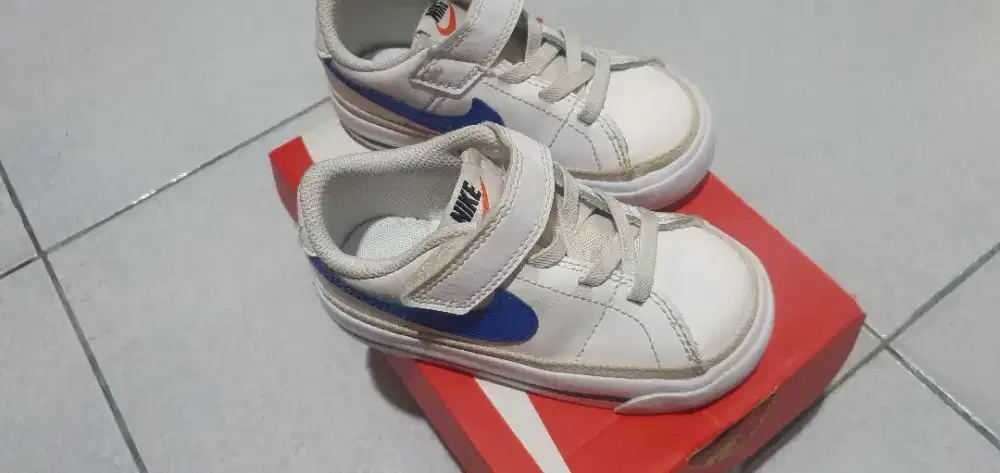 Sepatu anak laki laki