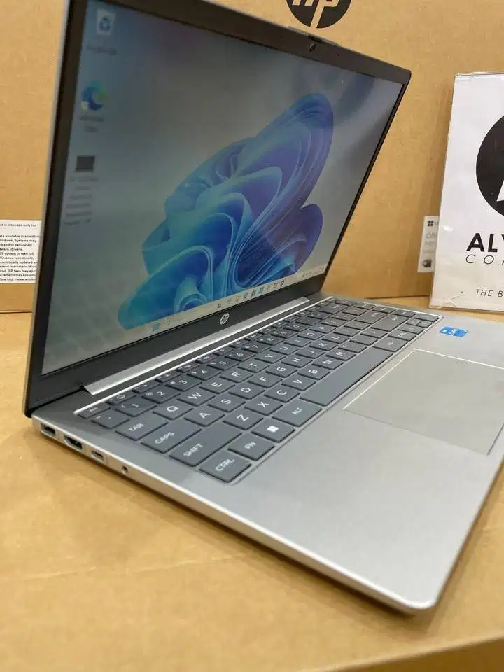 Laptop HP 14 ep0261tu intel Core i3 1315 ram 8GB 512Gb ssd W11 Office