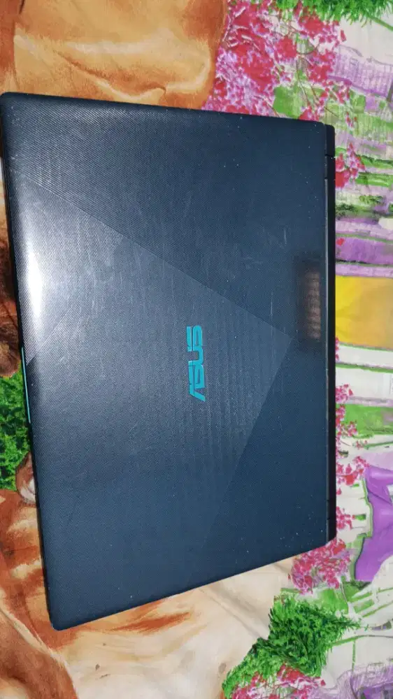 ASUS F560UD RAM 12 GB, SSD 512 GB.