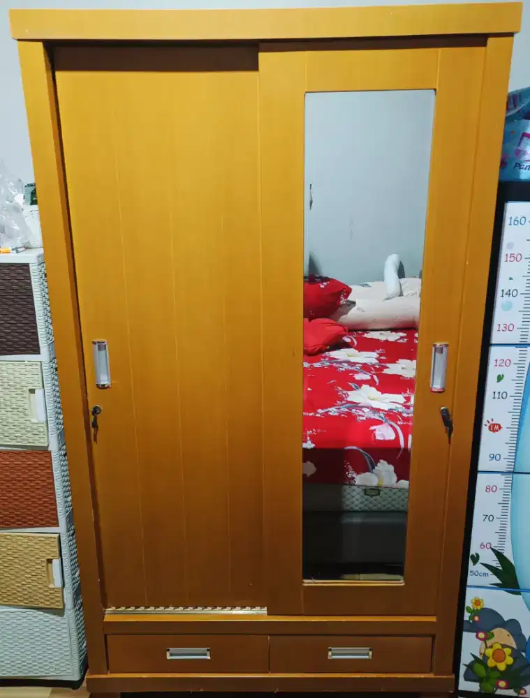 Dijual lemari pakaian bekas, bahan triplek dan bloktik