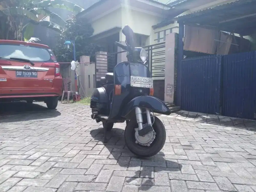 Vespa eksklusif 2 THN 2004