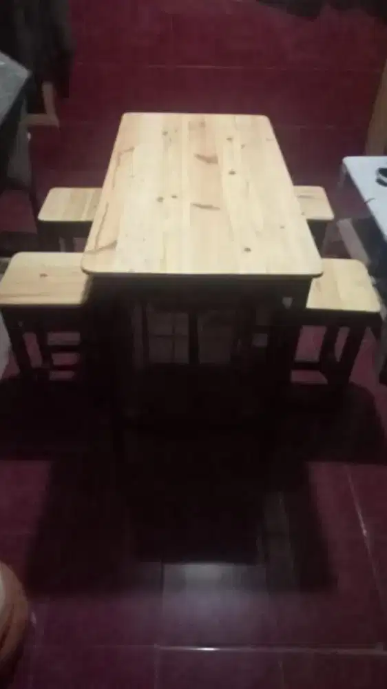 Dijual cepet meja sama bangku rumah makan (4 meja 16 kursi)