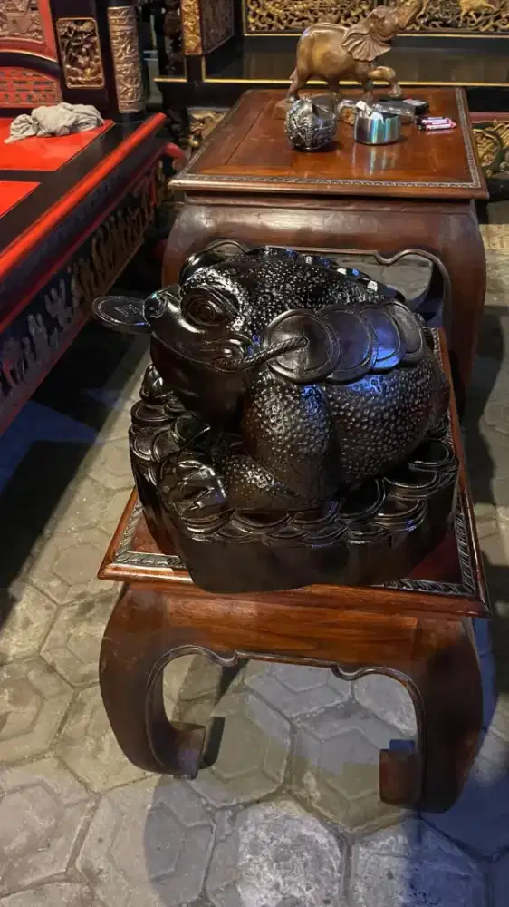 Patung kodok gigot join cina