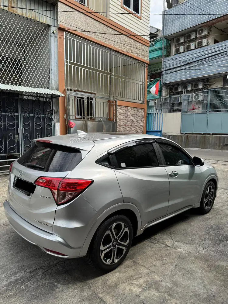 Fs honda hrv prestige 2015 at silver km115rb mulus like new
