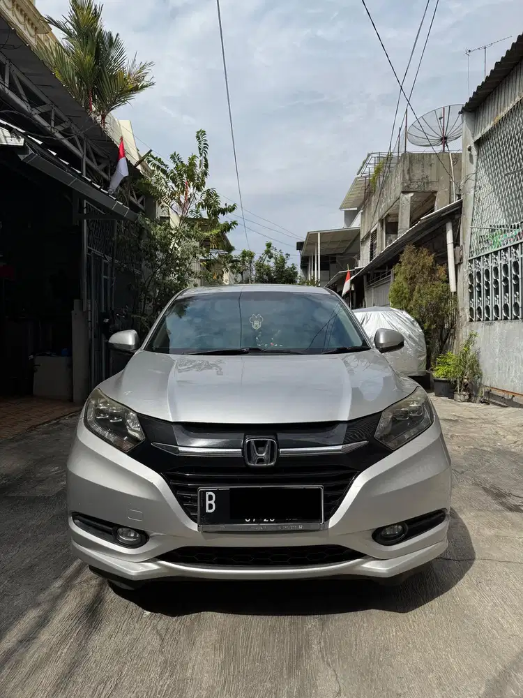 Fs honda hrv prestige 2015 at silver km115rb mulus like new