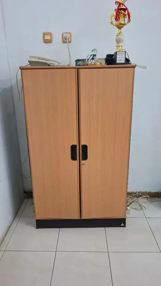 Lemari High Point 80 x 40 x 134