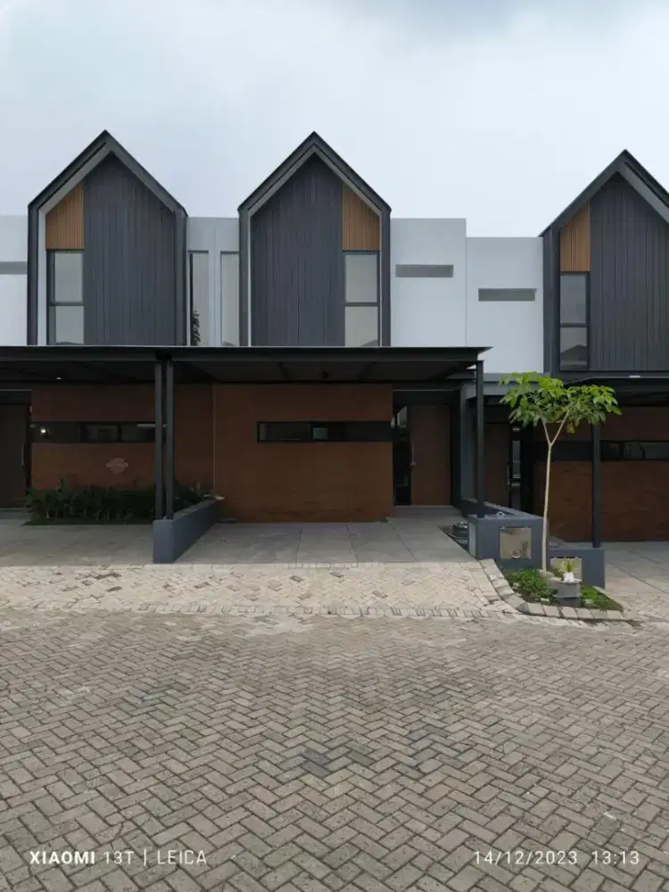 DIJUAL RUMAH DI ROYAL RESIDENCE WIYUNG CLUSTER HEREFORD SIAP HUNI