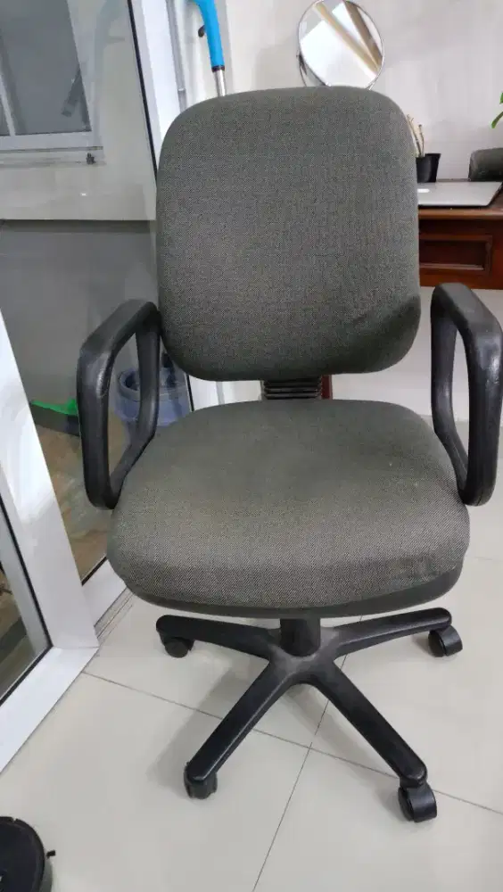 Kursi sekretaris kantor Pagoda