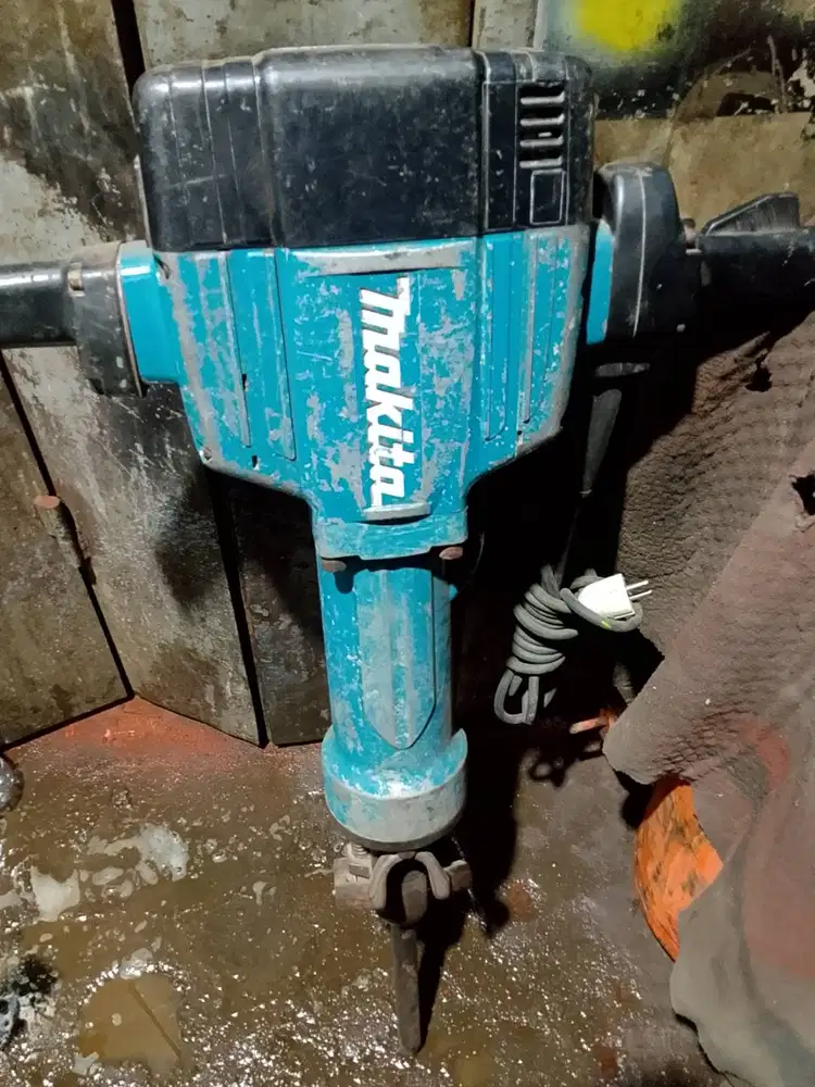 jack hammer makita HM 1810