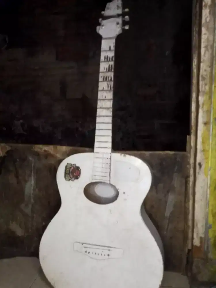 Gitar kopong pengamen