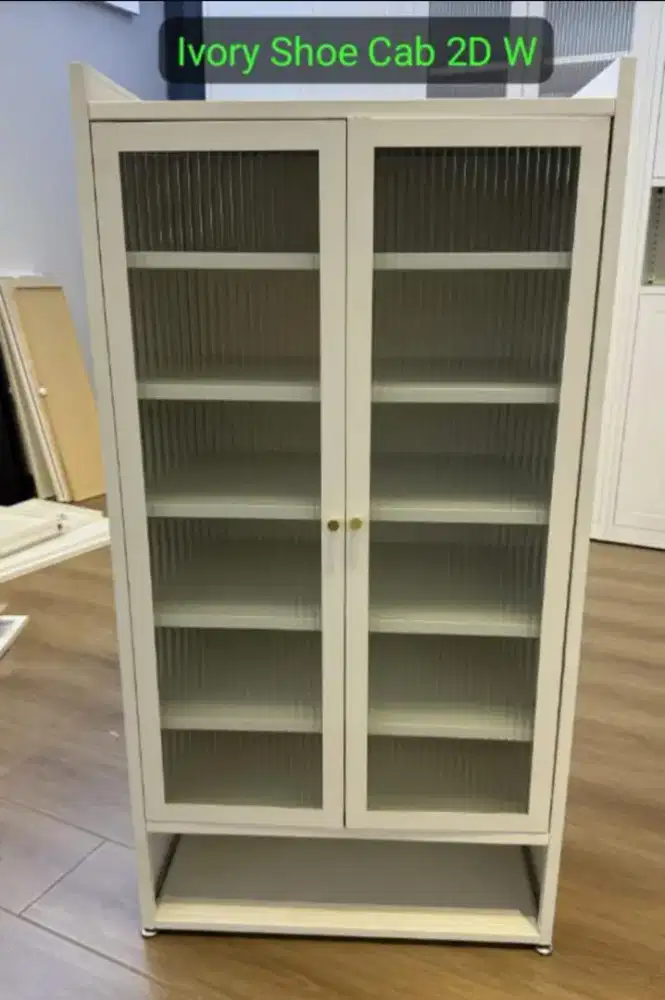 Lemari besi rak sepatu