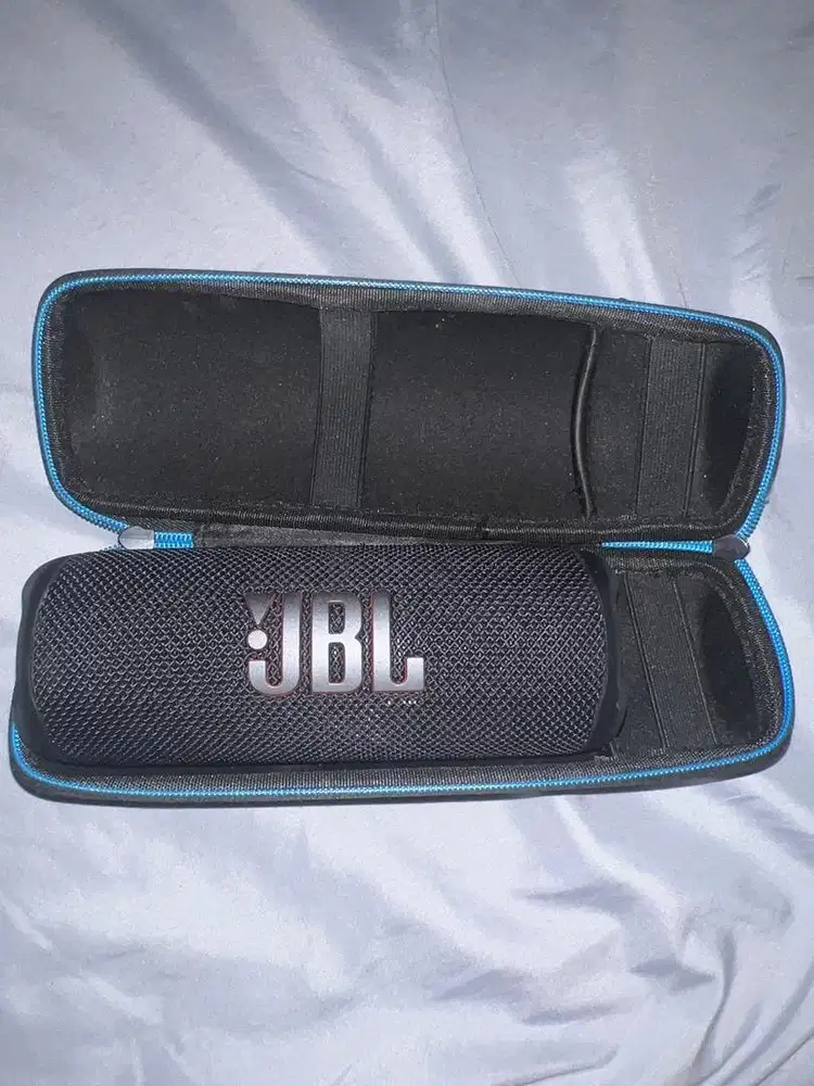 JBL FLIP6 speaker