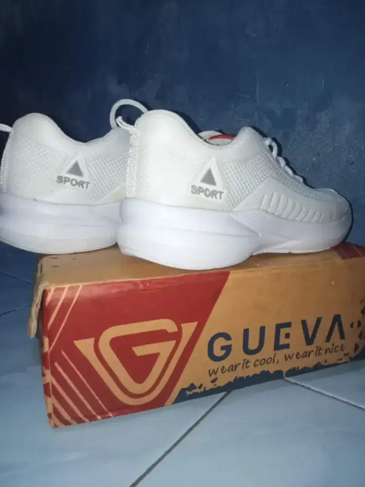sepatu masih baru merk gueva
