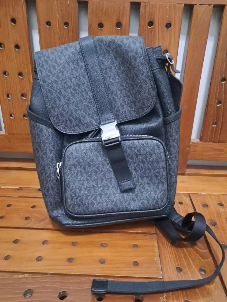 Michael Kors Mens Sling Pack Ori